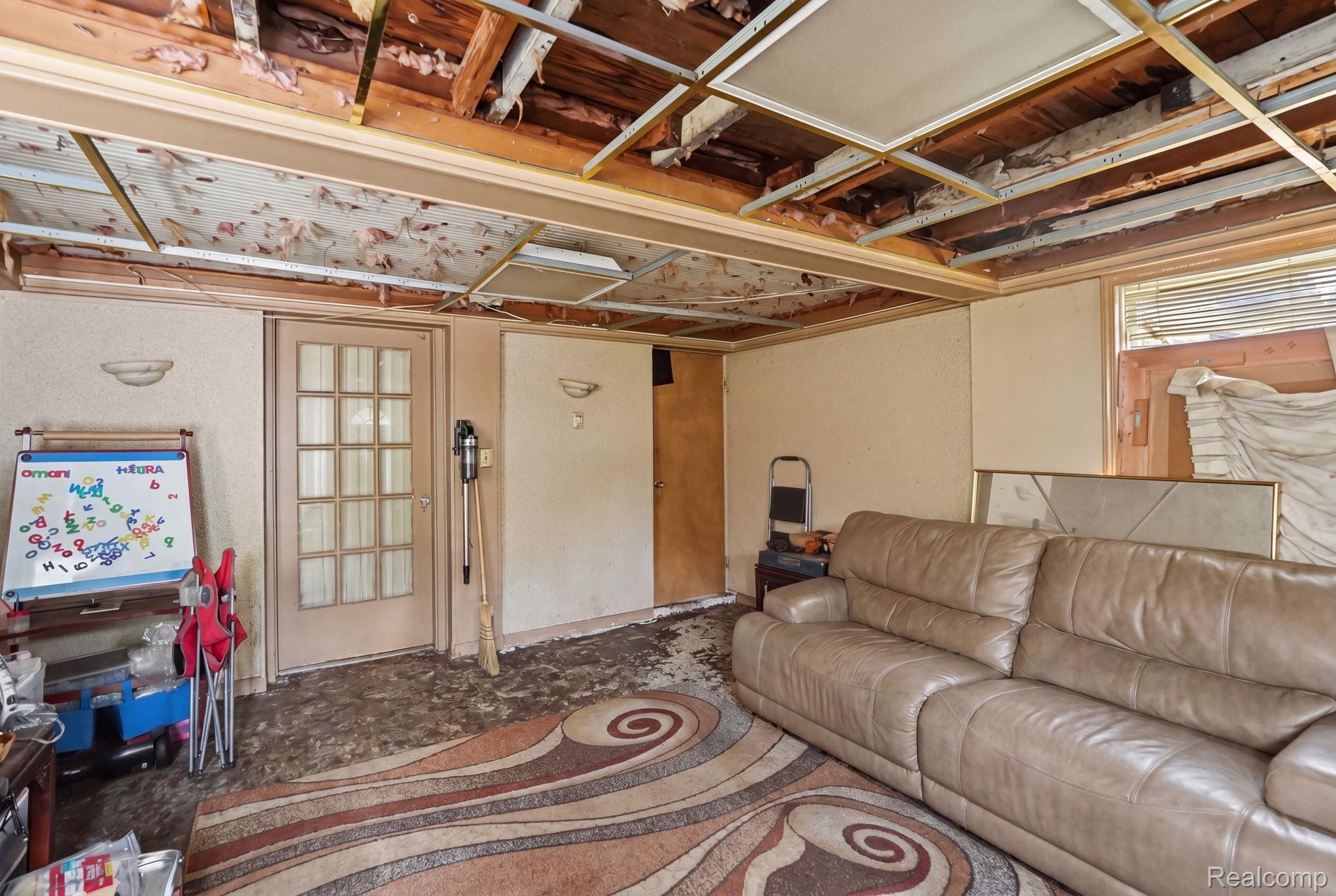 5566 W Outer Drive Property Photo 27