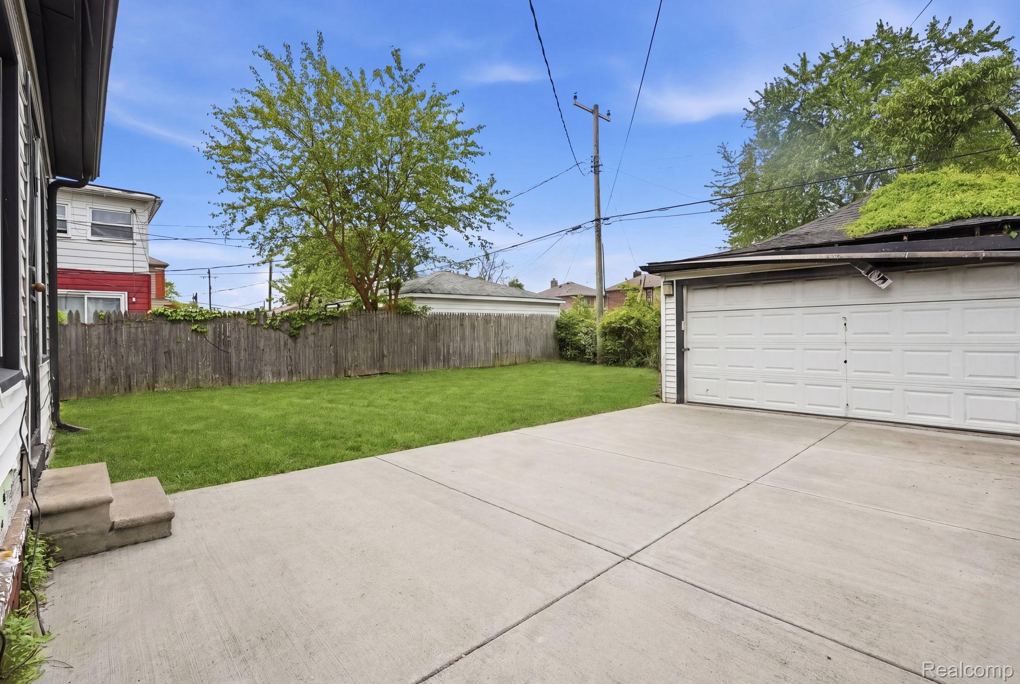 5566 W Outer Drive Property Photo 28