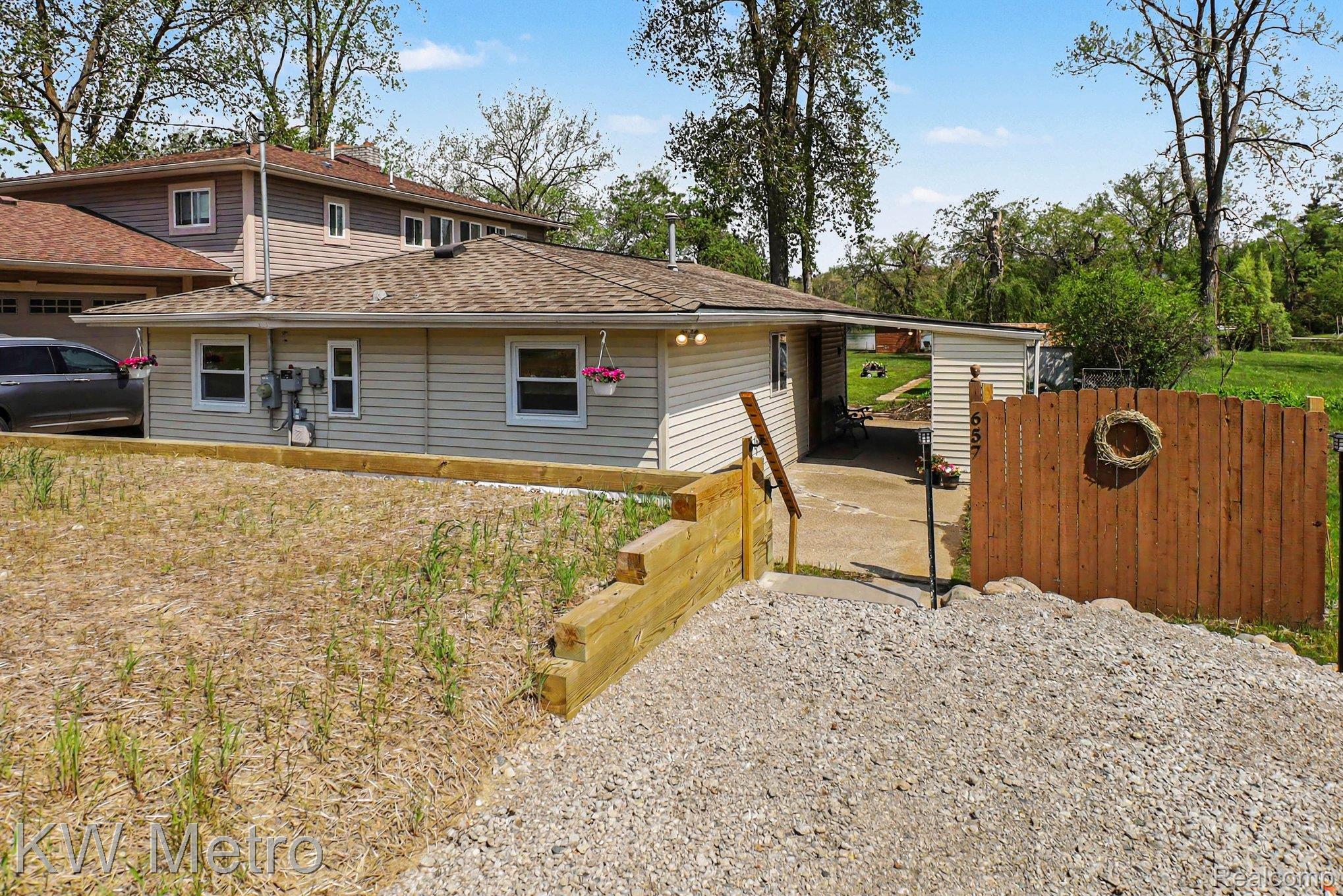 657 Dunleavy Drive Property Photo 1