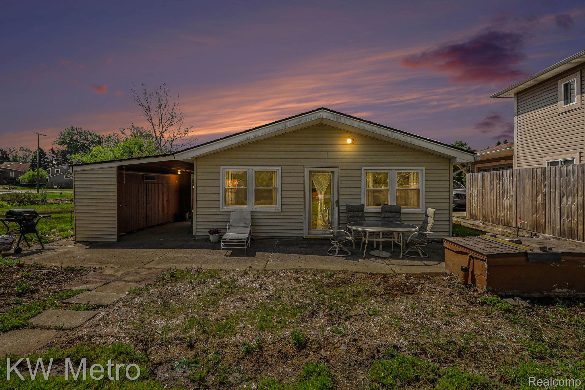 657 Dunleavy Drive Property Photo 6
