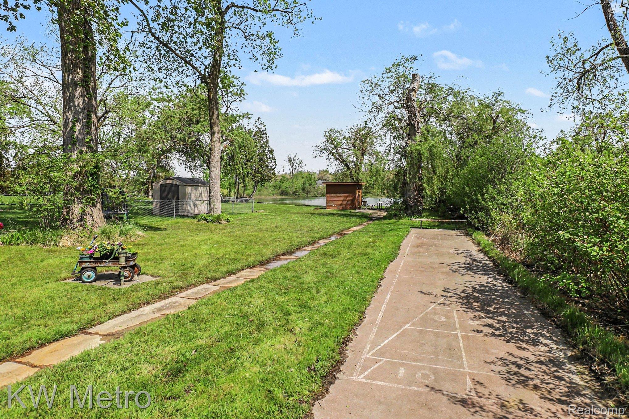 657 Dunleavy Drive Property Photo 25