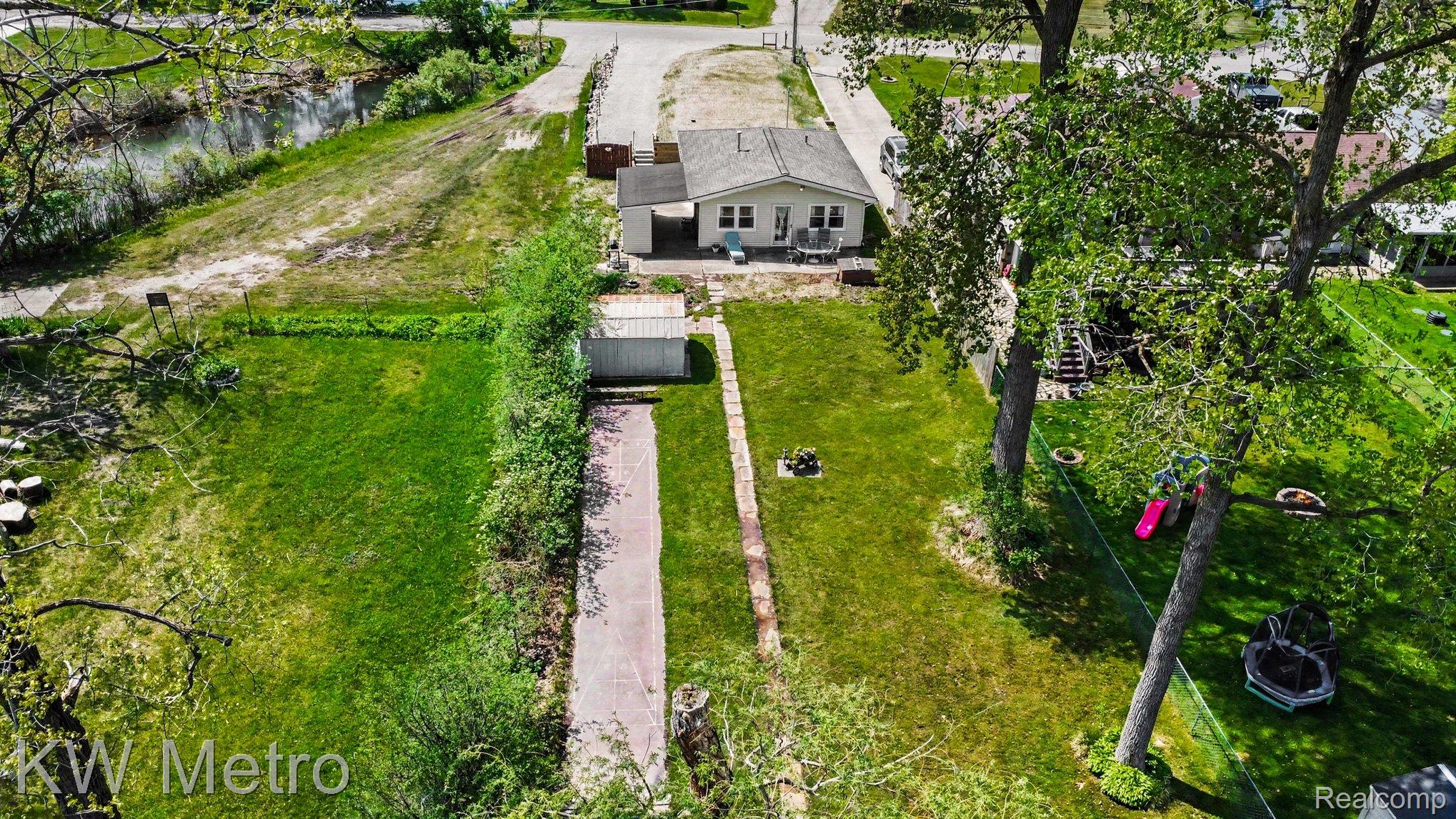 657 Dunleavy Drive Property Photo 32