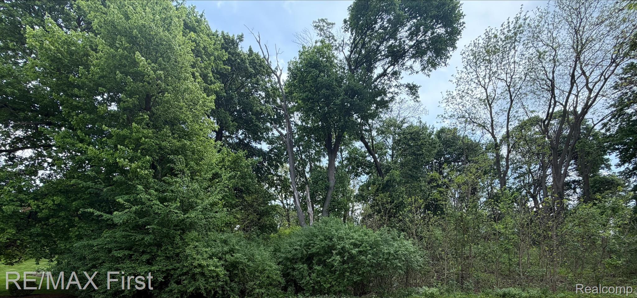 000 East Berkshire Drive Property Photo 1