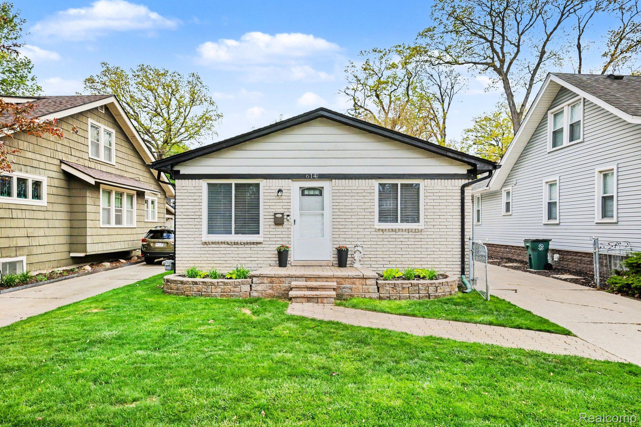 614 Gardenia Avenue Property Photo 1