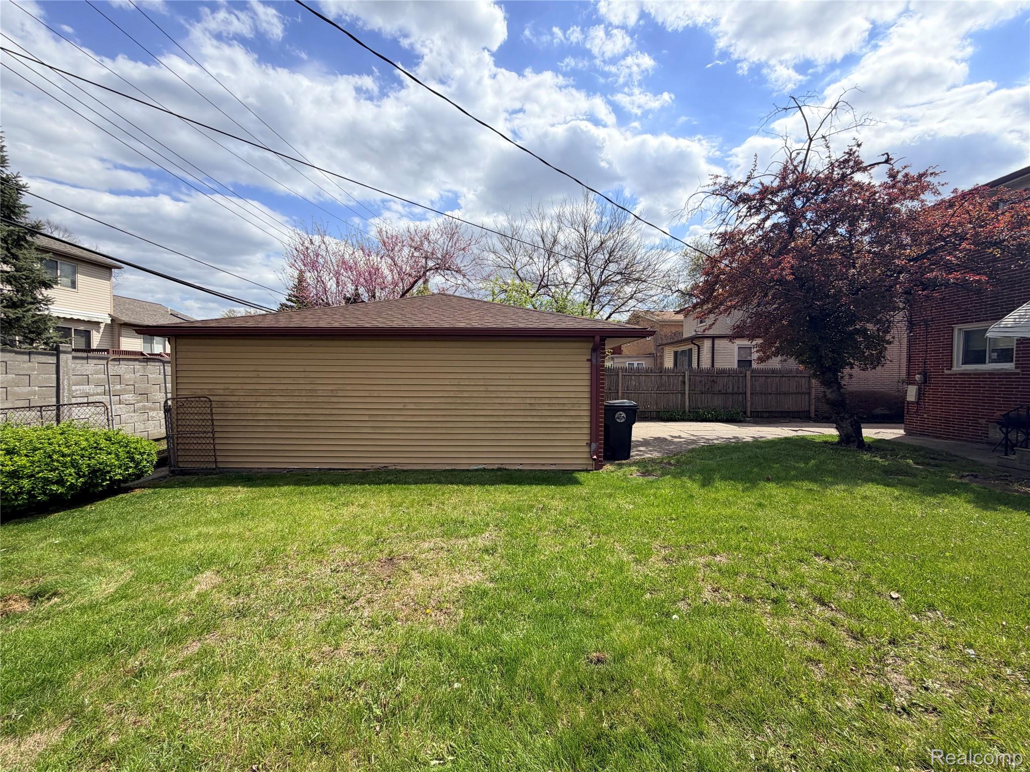 24660 Manistee Street Property Photo 6