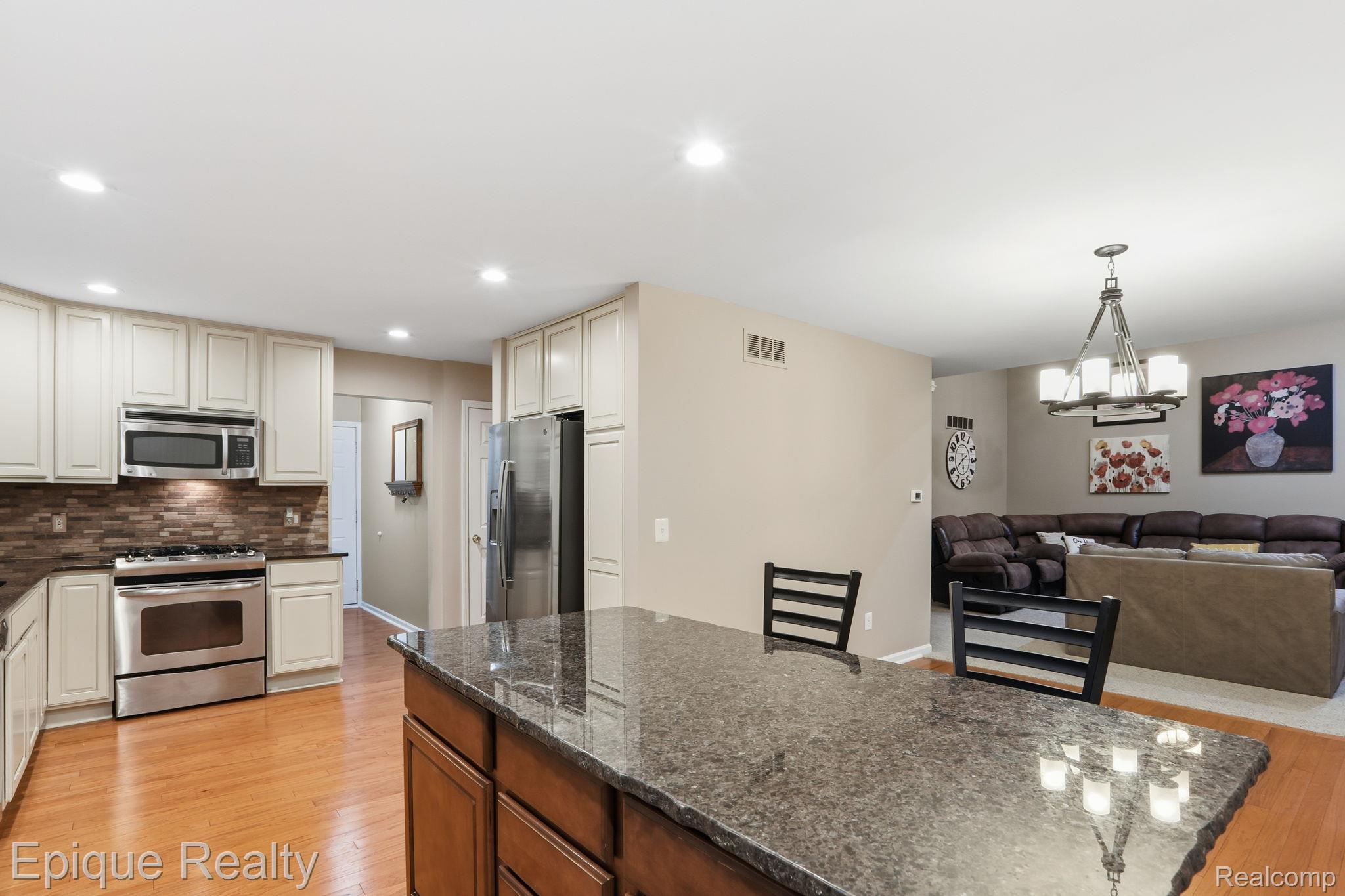 21370 Carlton Drive Property Photo 11