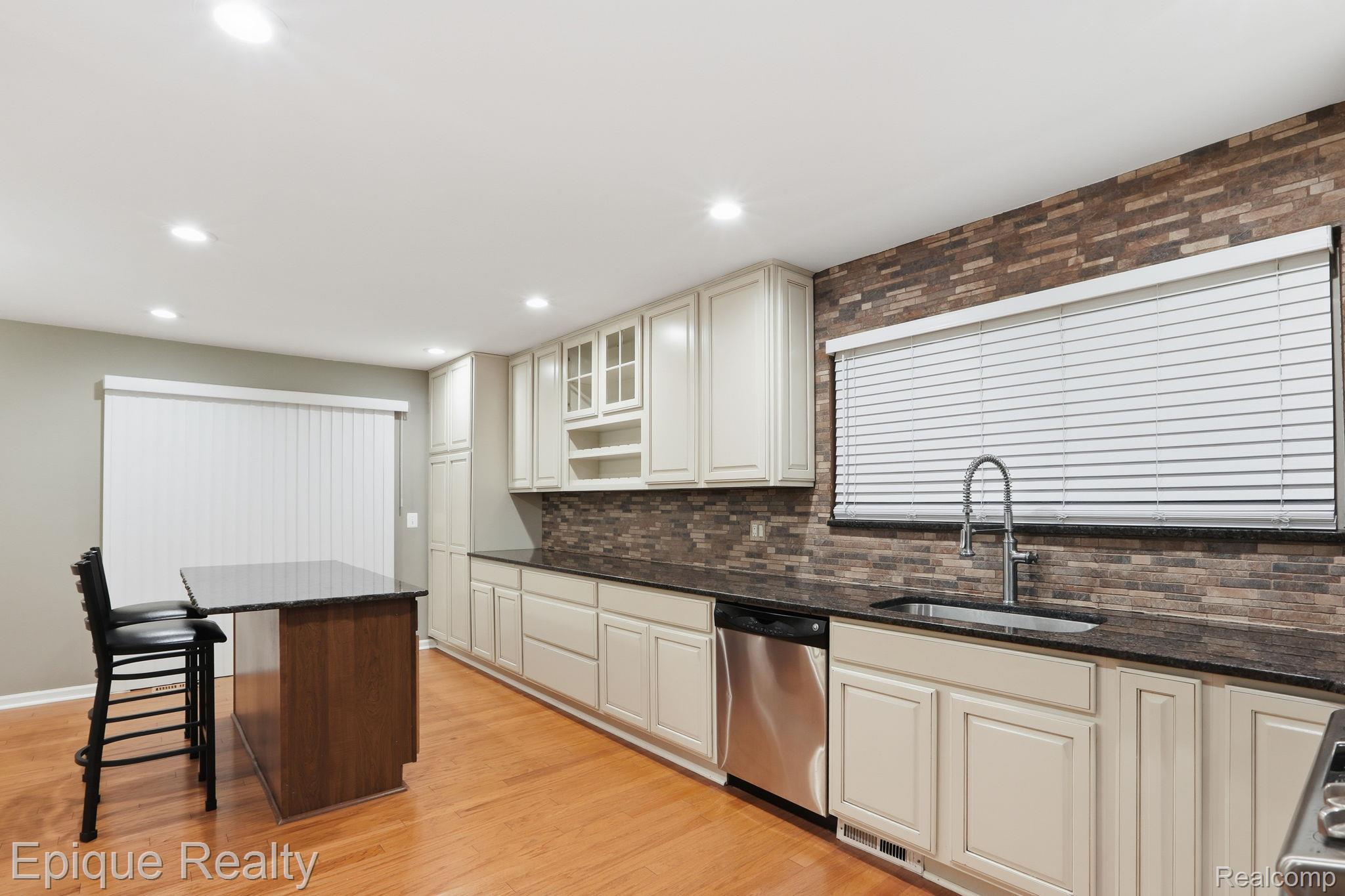 21370 Carlton Drive Property Photo 12
