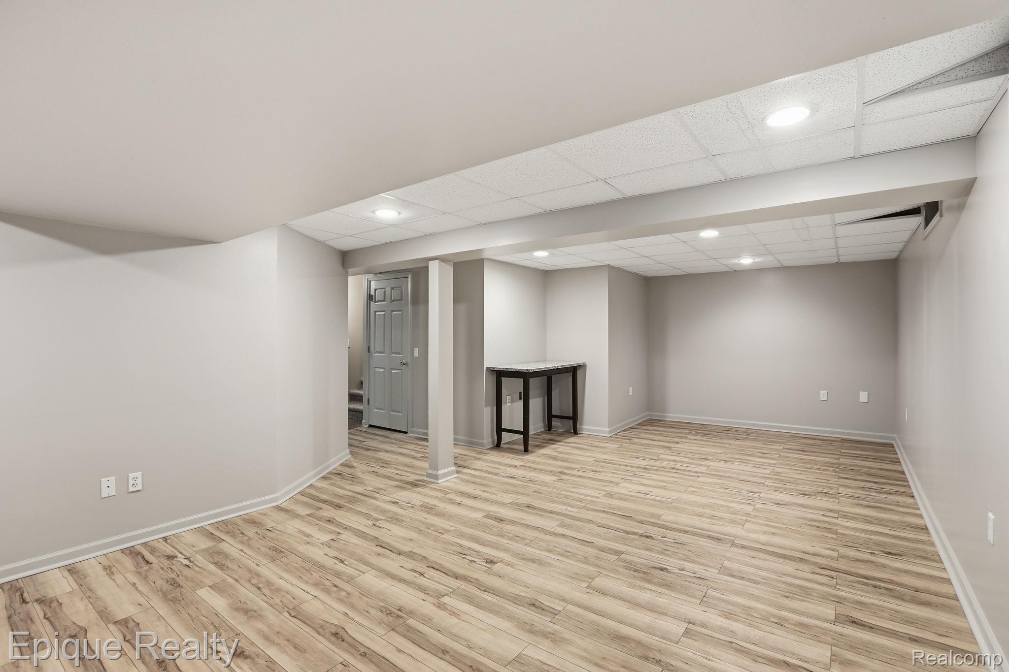 21370 Carlton Drive Property Photo 21