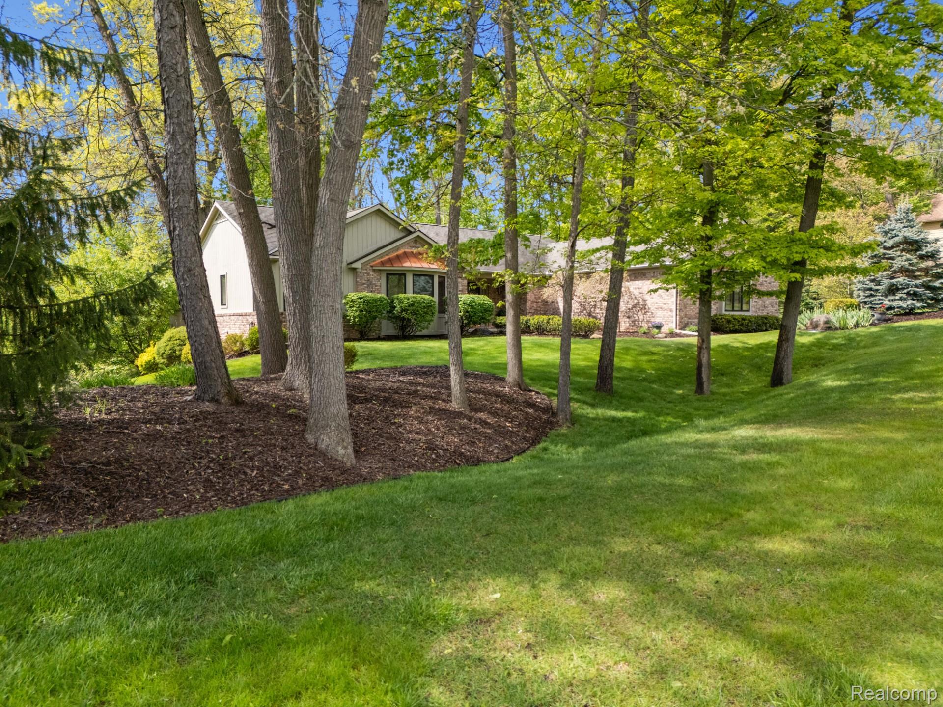 2484 Pine Hollow Trail Property Photo 4