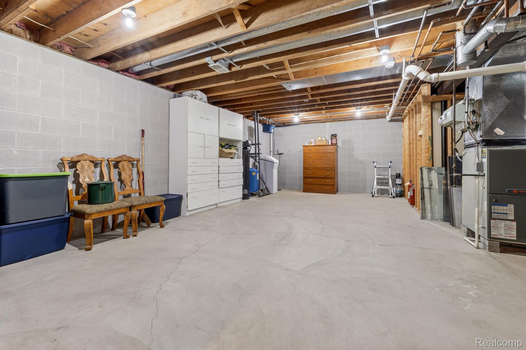 2484 Pine Hollow Trail Property Photo 32