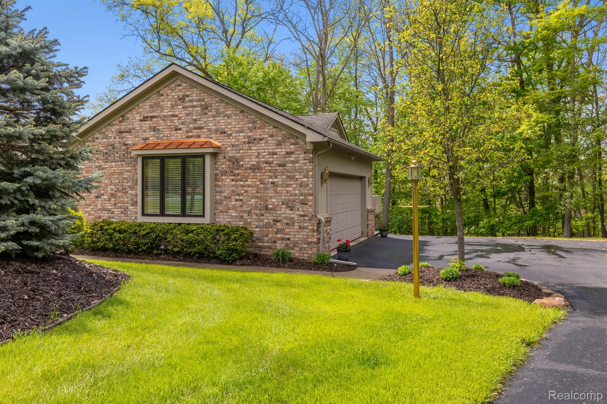 2484 Pine Hollow Trail Property Photo 34