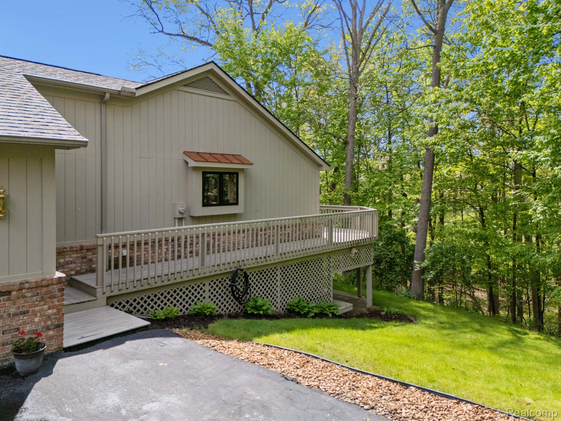 2484 Pine Hollow Trail Property Photo 37