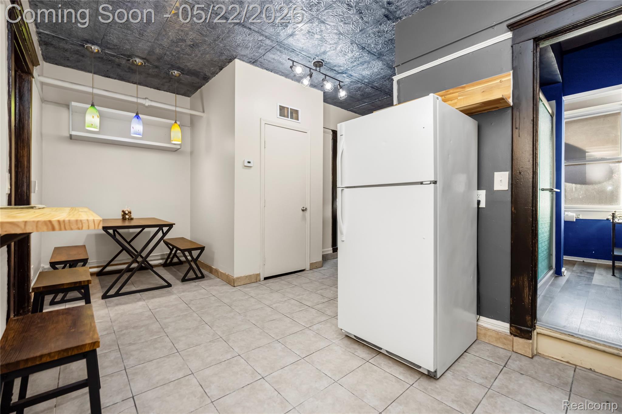 211 N Main Street 2 Property Photo 3