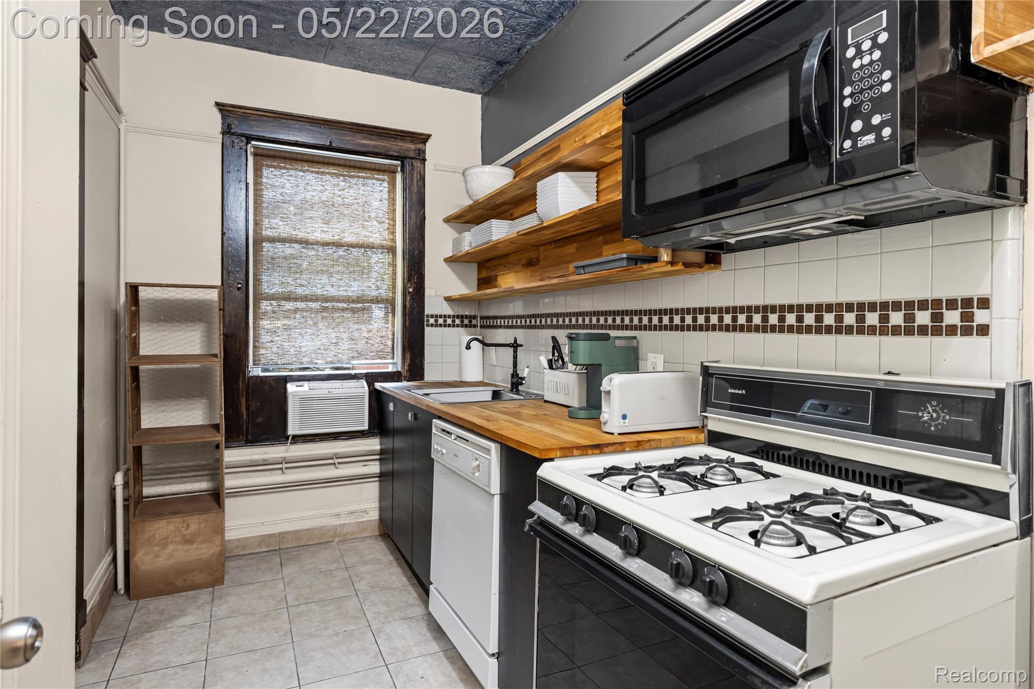 211 N Main Street 2 Property Photo 7