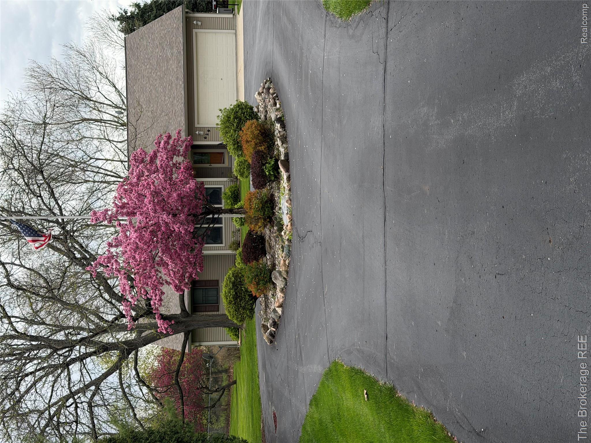 629 N Lapeer Street Property Photo 1