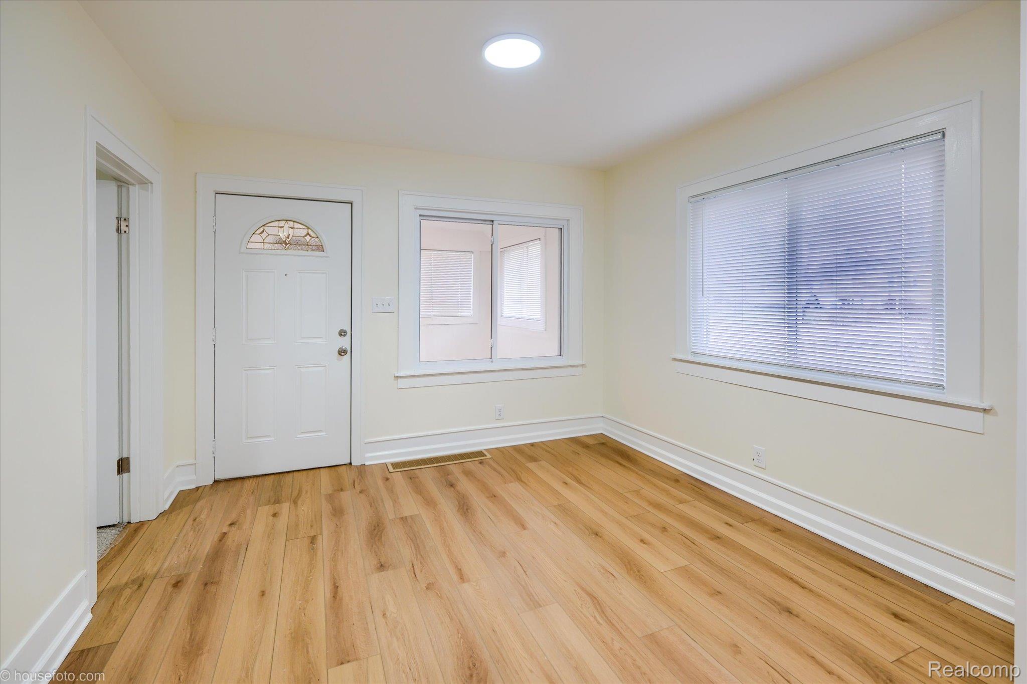 2127 Kenneth Street Property Photo 12