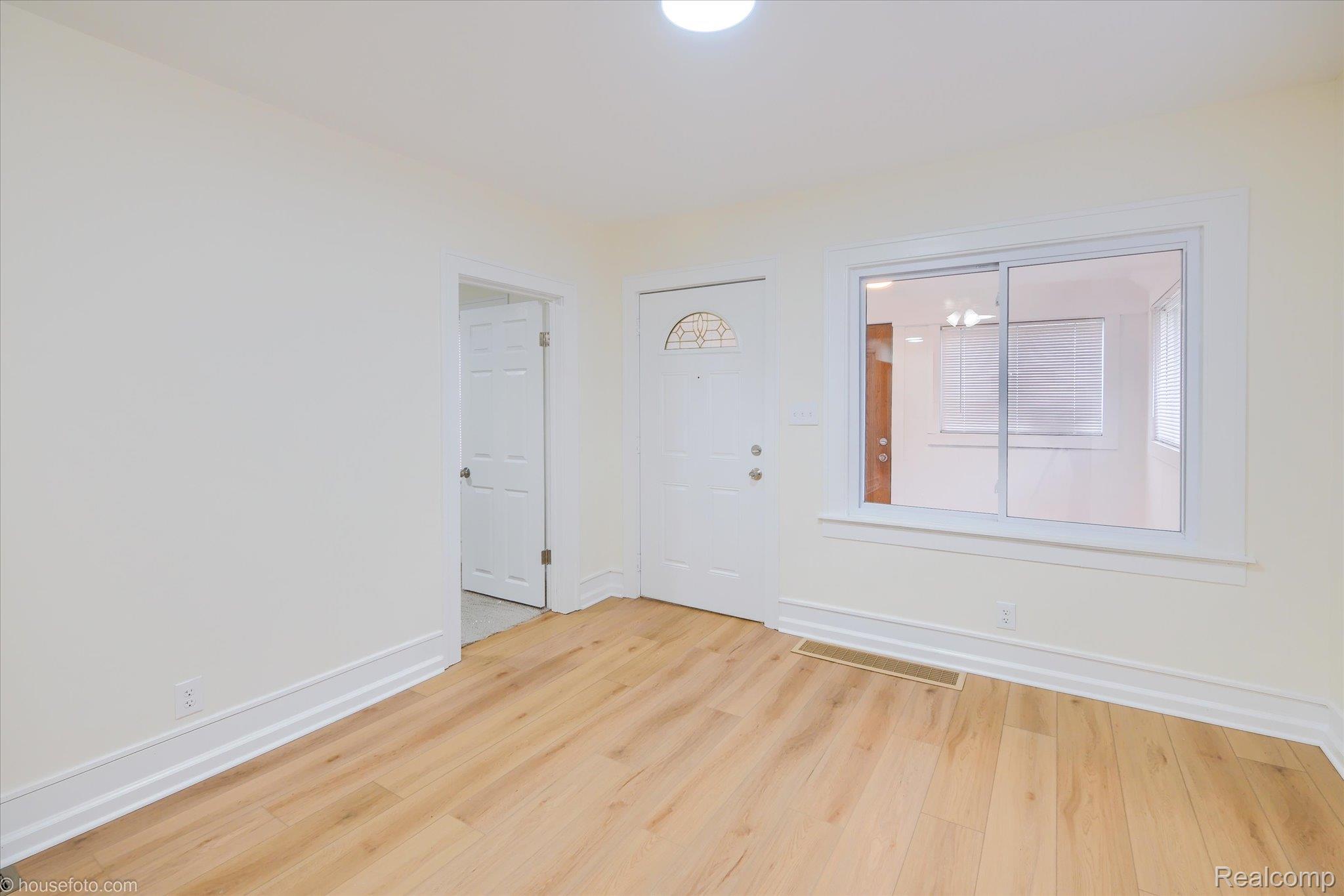 2127 Kenneth Street Property Photo 13