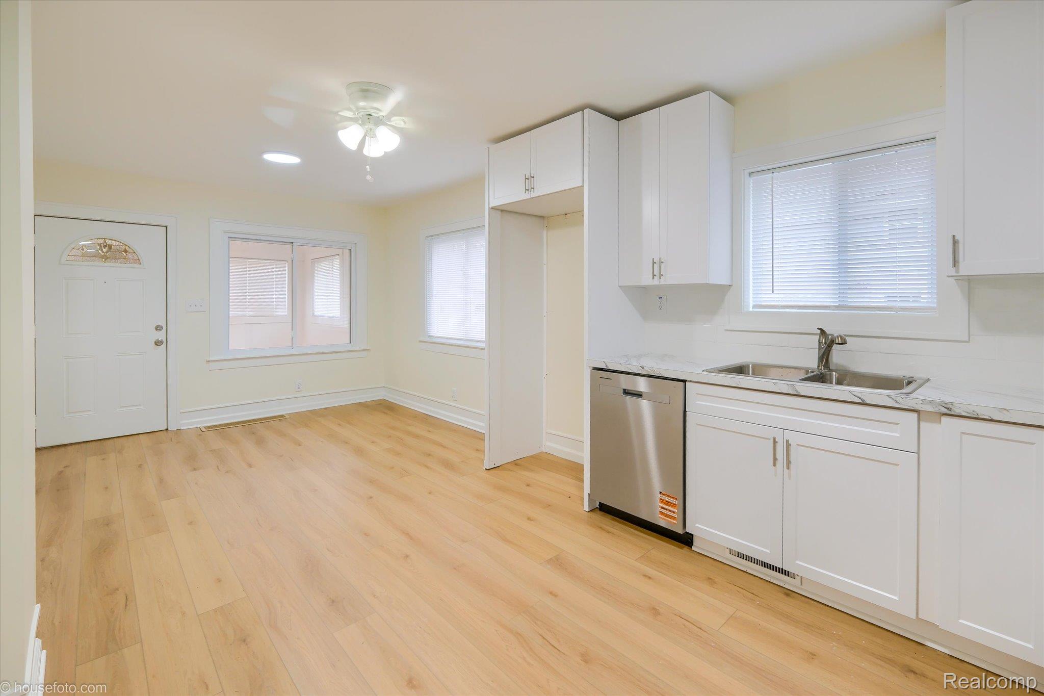 2127 Kenneth Street Property Photo 14