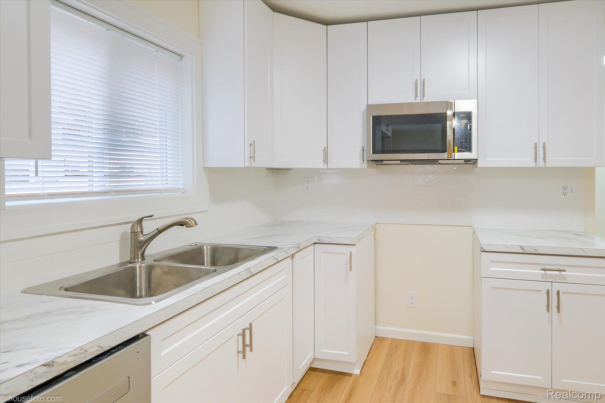 2127 Kenneth Street Property Photo 19