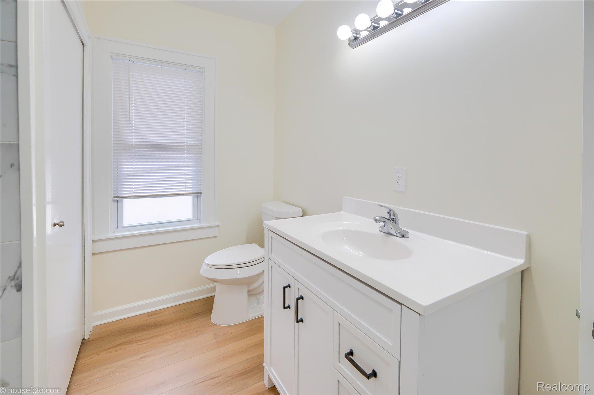 2127 Kenneth Street Property Photo 28