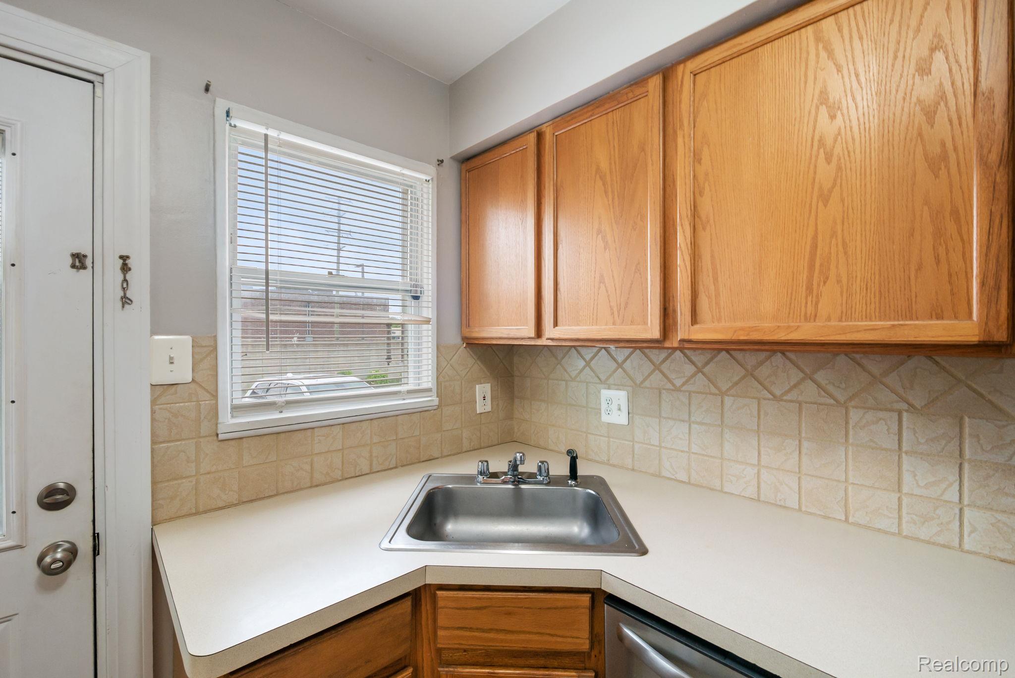 3388 Coolidge Hwy Property Photo 16