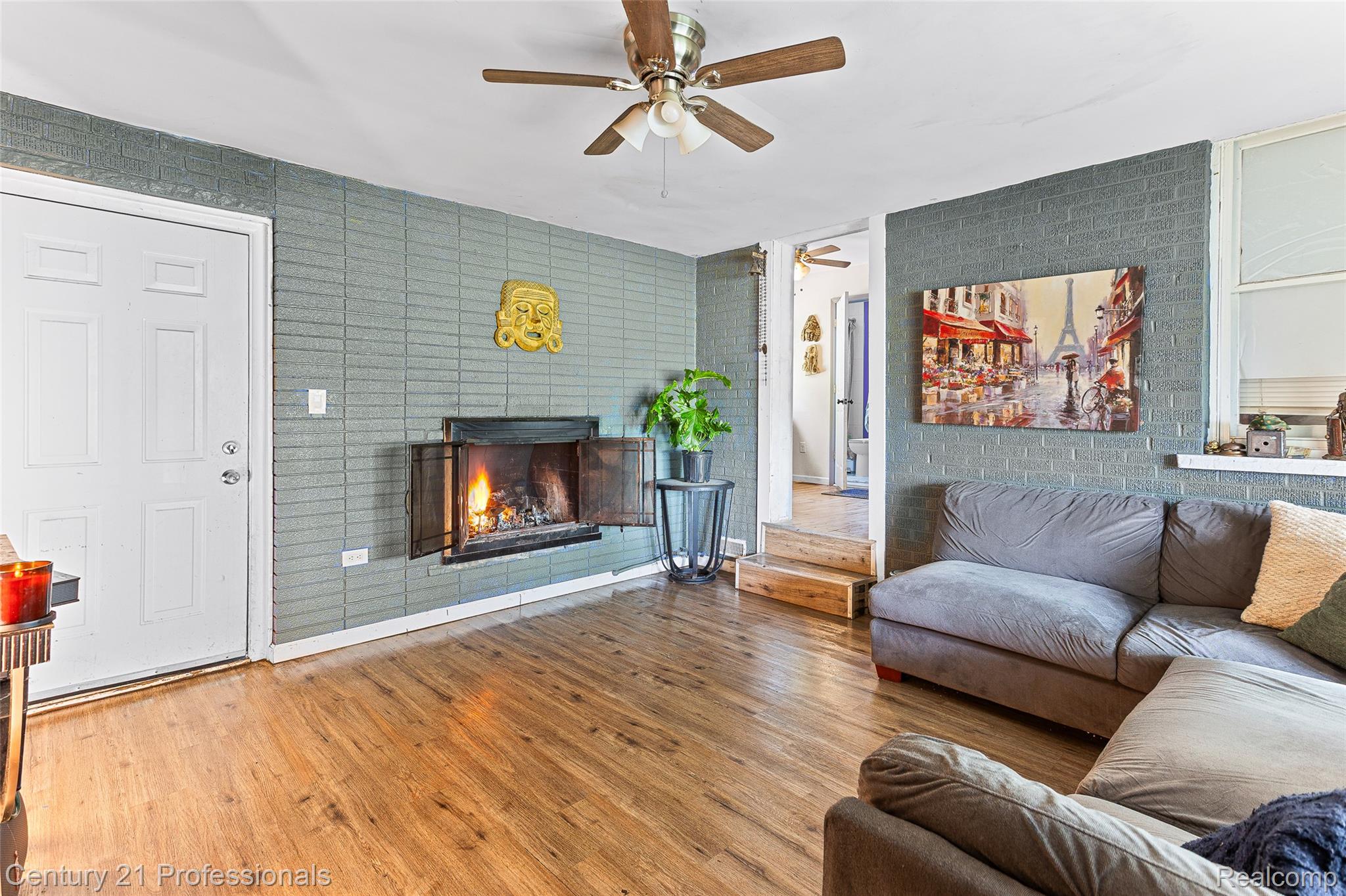 3231 Spruce Street Property Photo 4