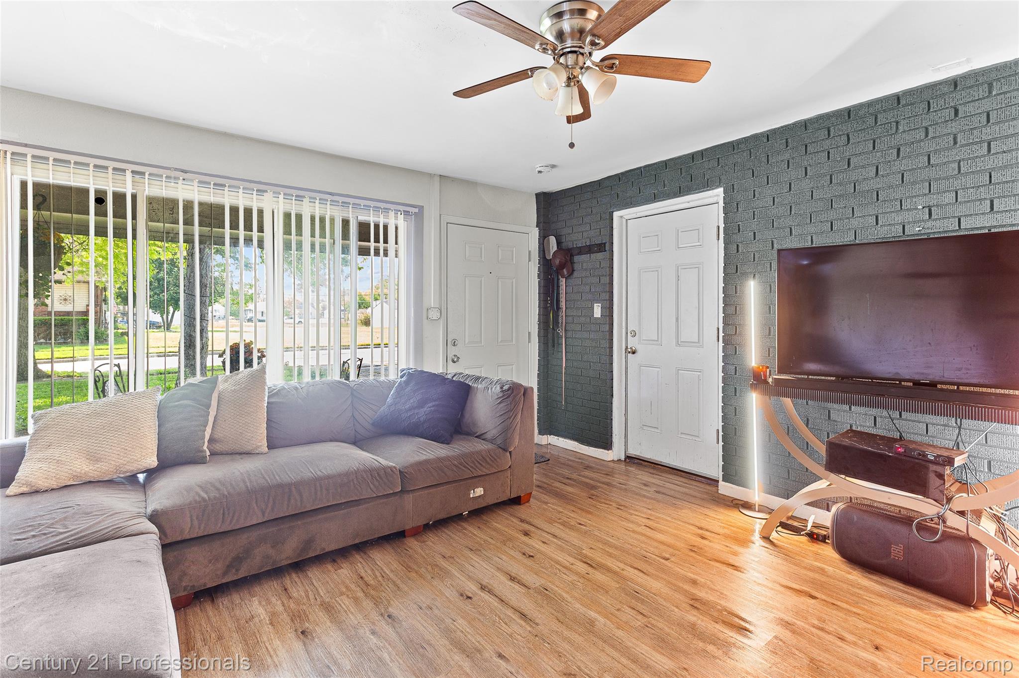 3231 Spruce Street Property Photo 5