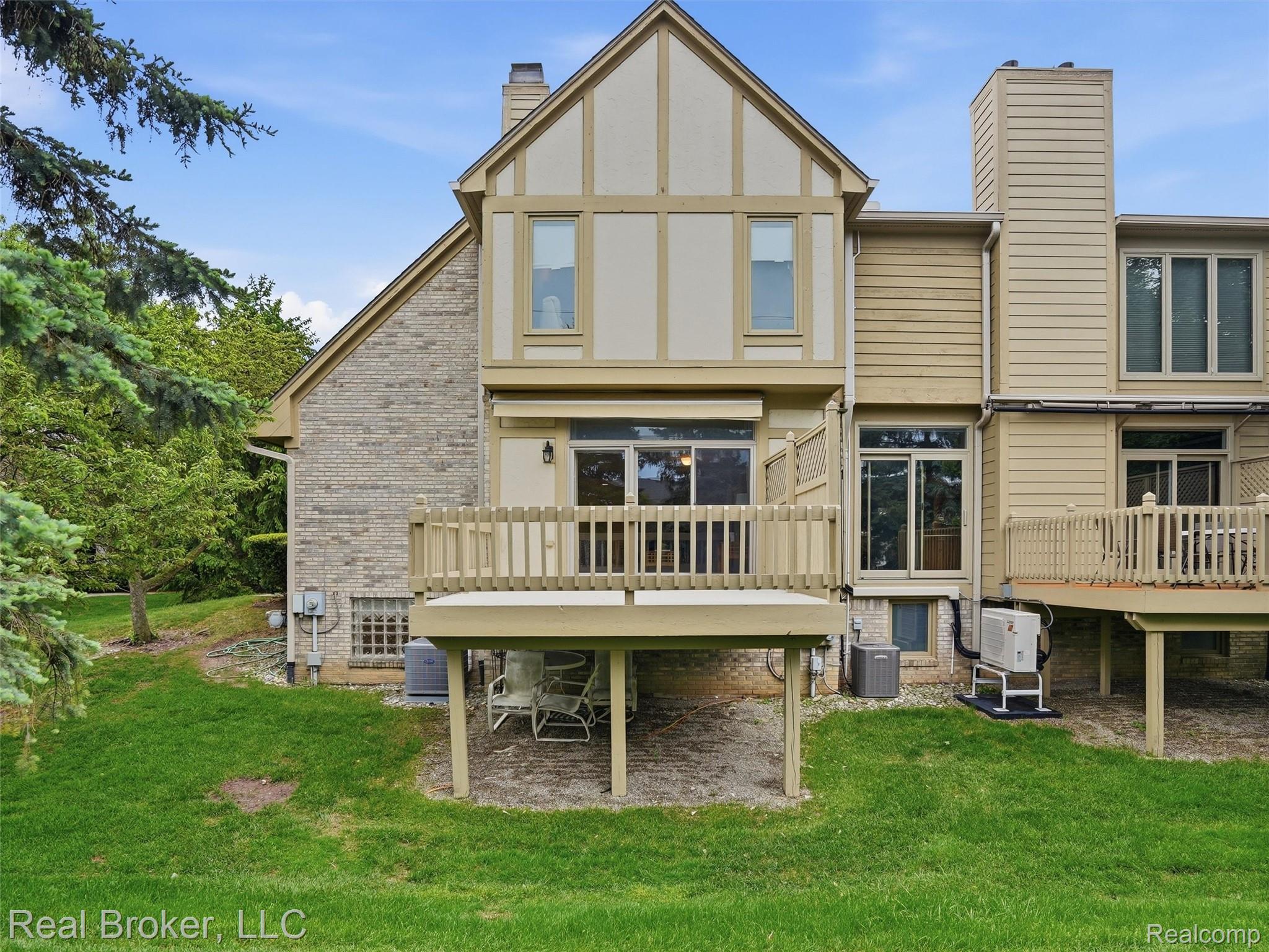 2710 Maitland Drive Property Photo 1