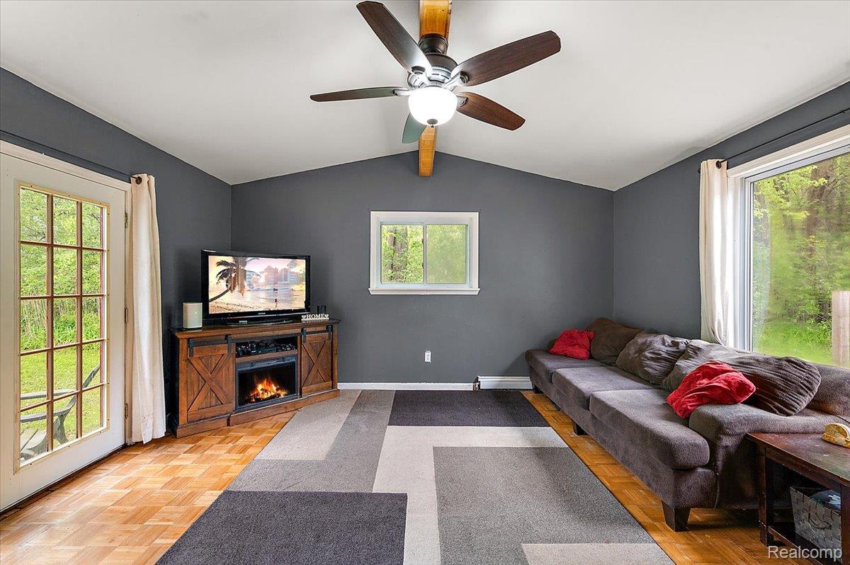 3915 Fruit Street Property Photo 13