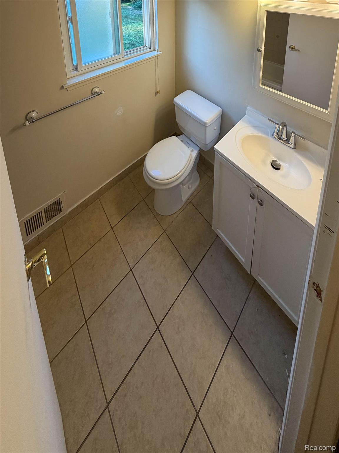28472 Greenview Street Property Photo 9