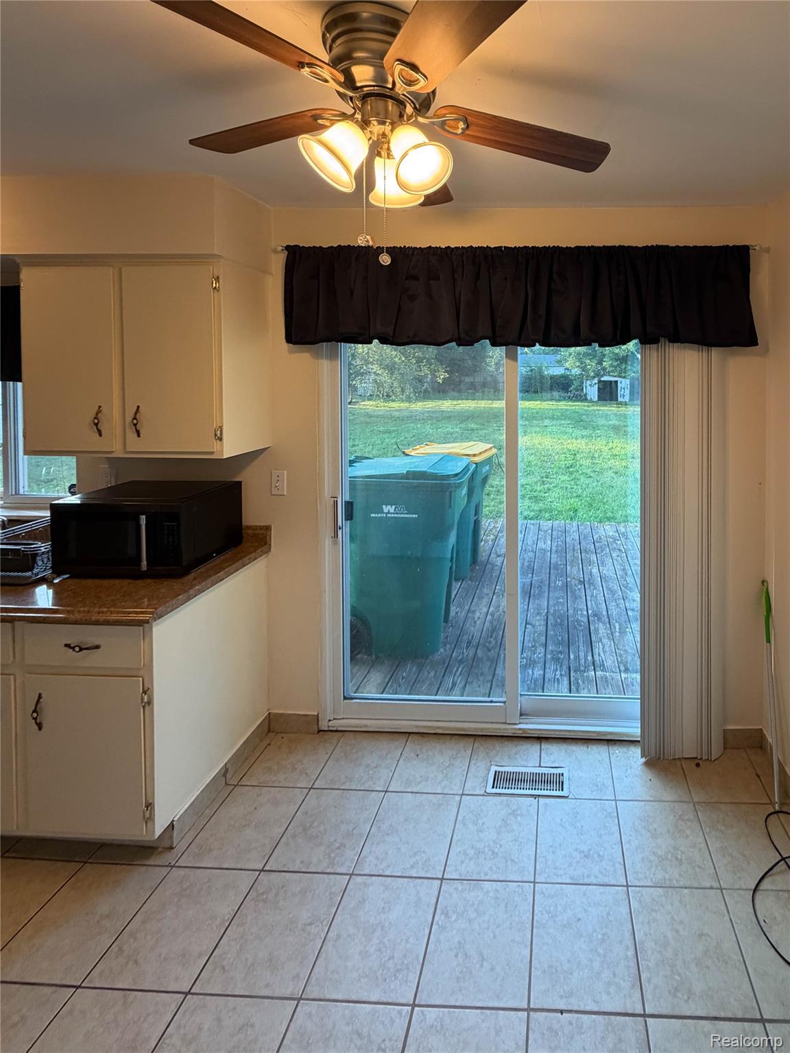 28472 Greenview Street Property Photo 10