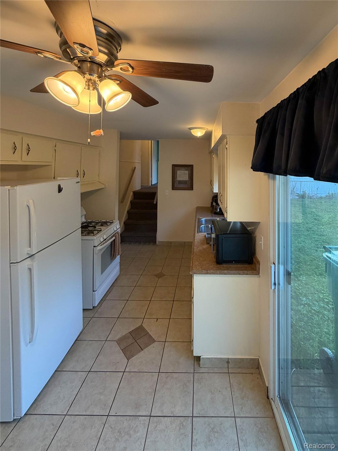 28472 Greenview Street Property Photo 11