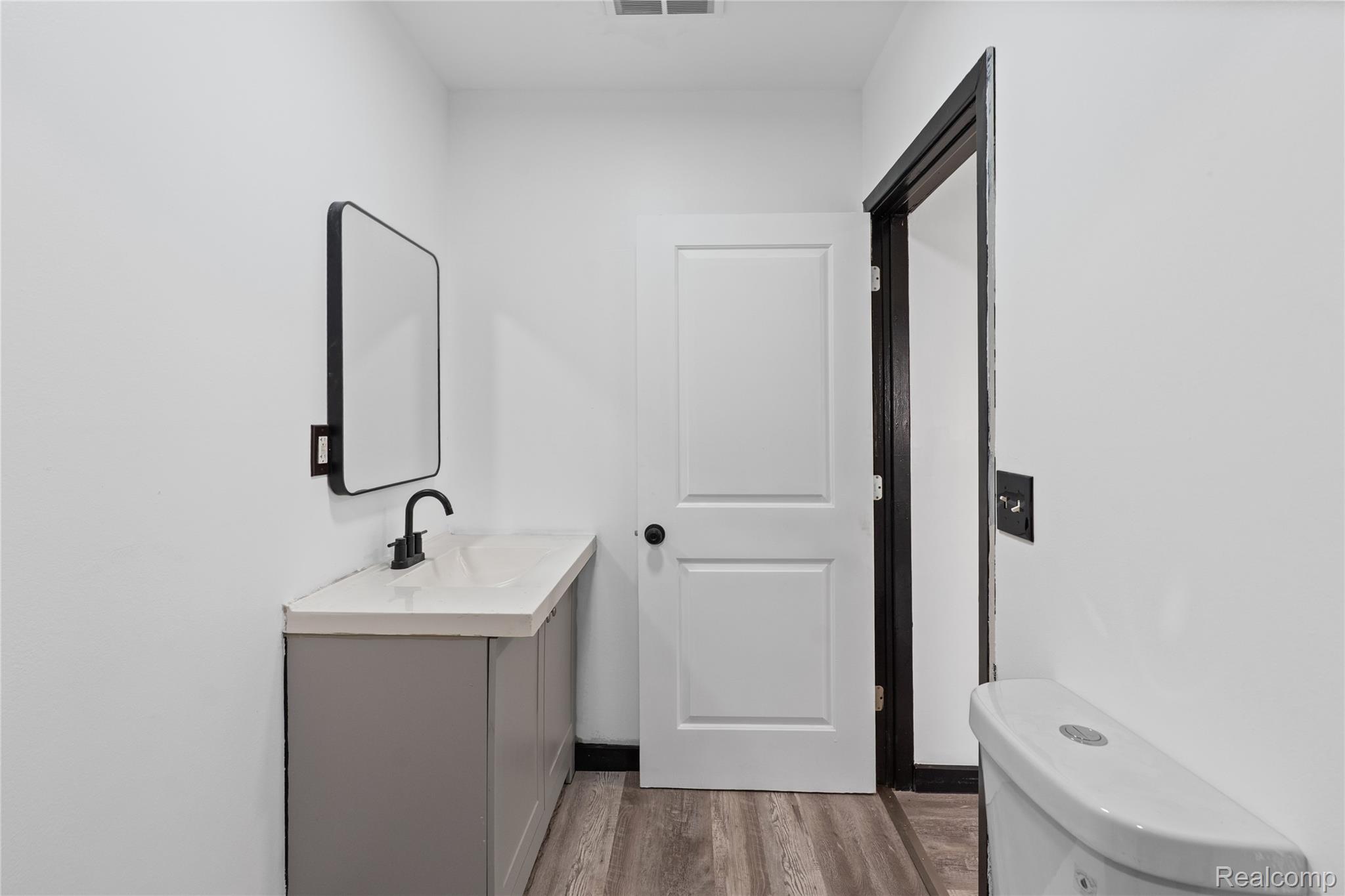 8053 Leadley Avenue Property Photo 15