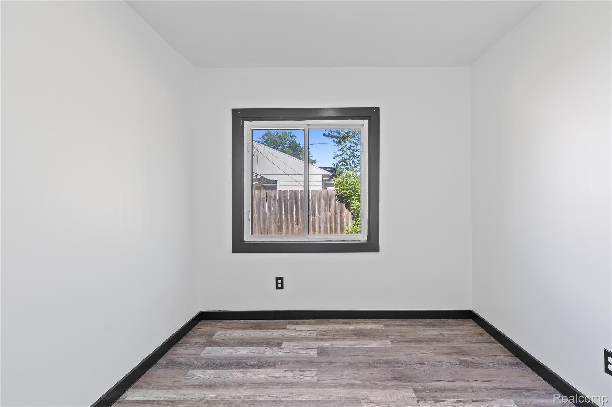 8053 Leadley Avenue Property Photo 18