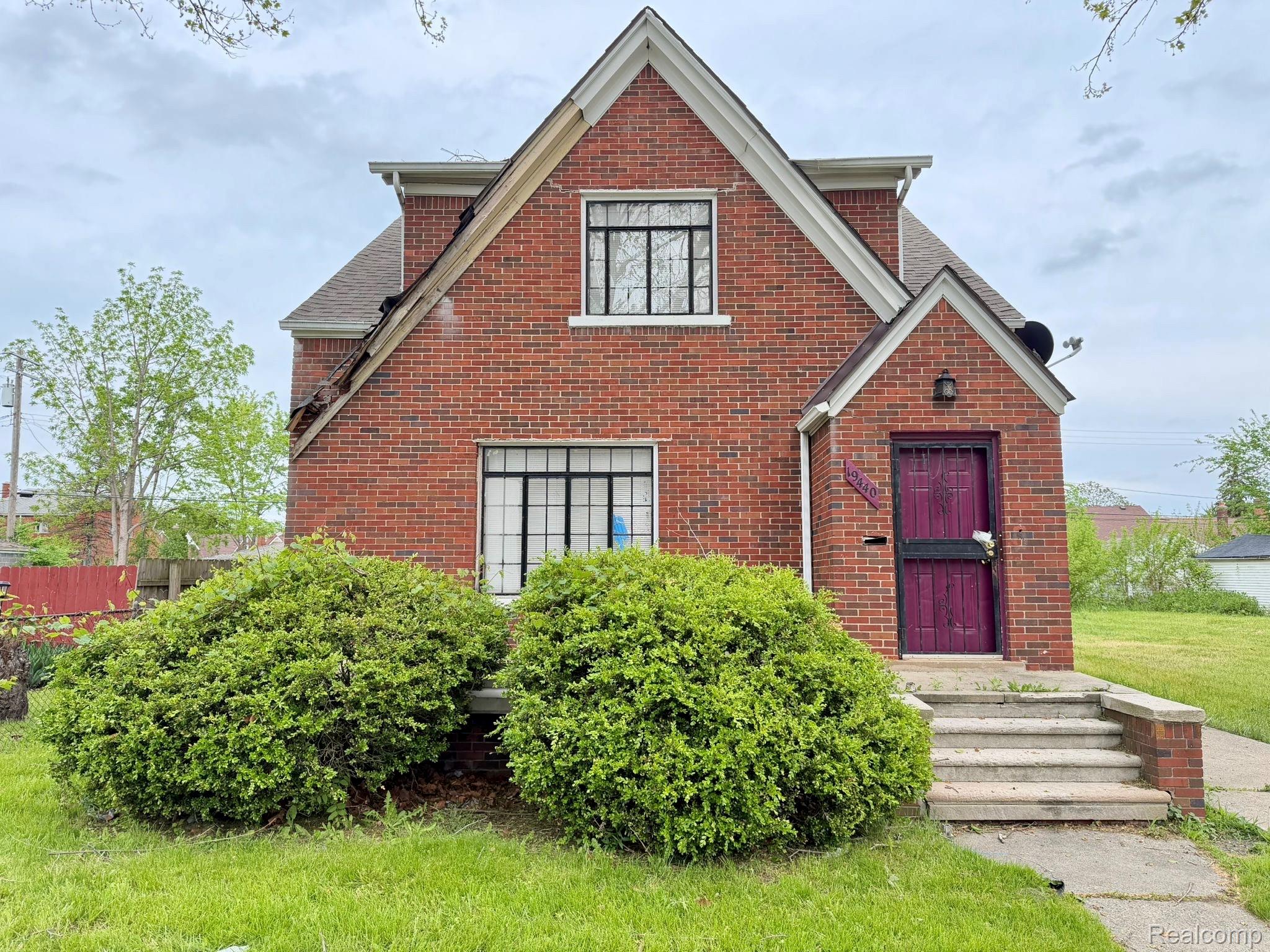19440 Cliff Street Property Photo 1