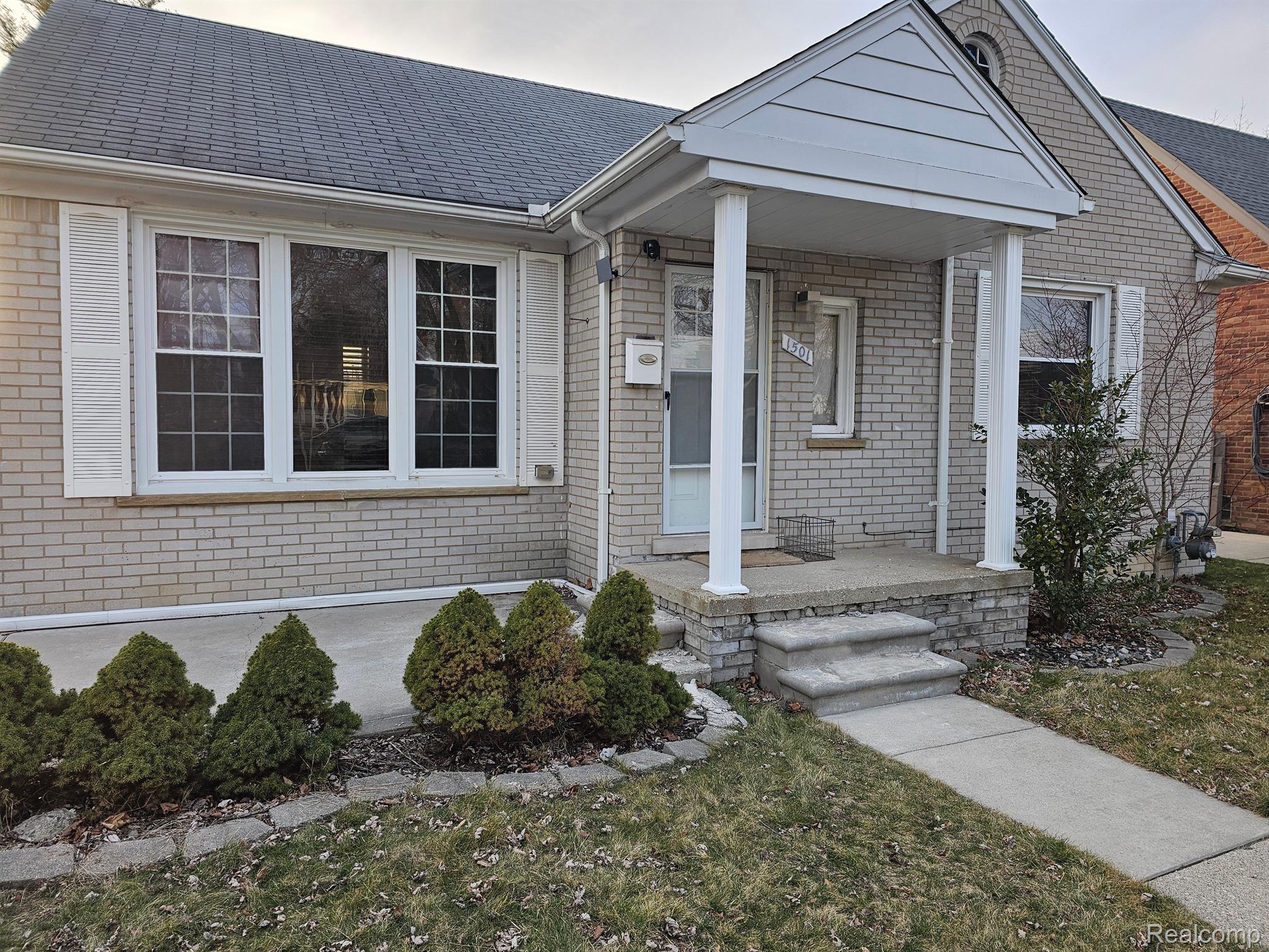 1501 N Silvery Lane Property Photo 3