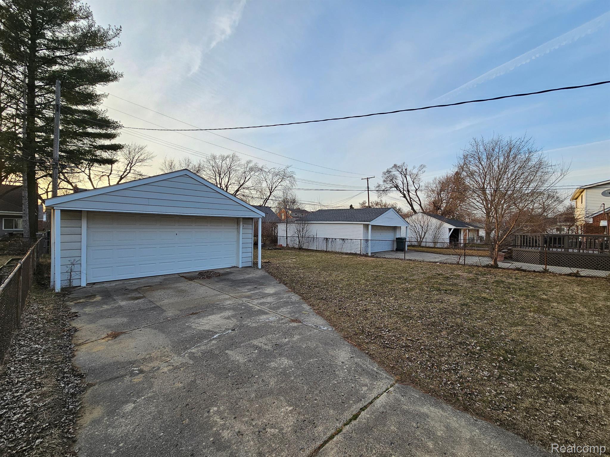 1501 N Silvery Lane Property Photo 4