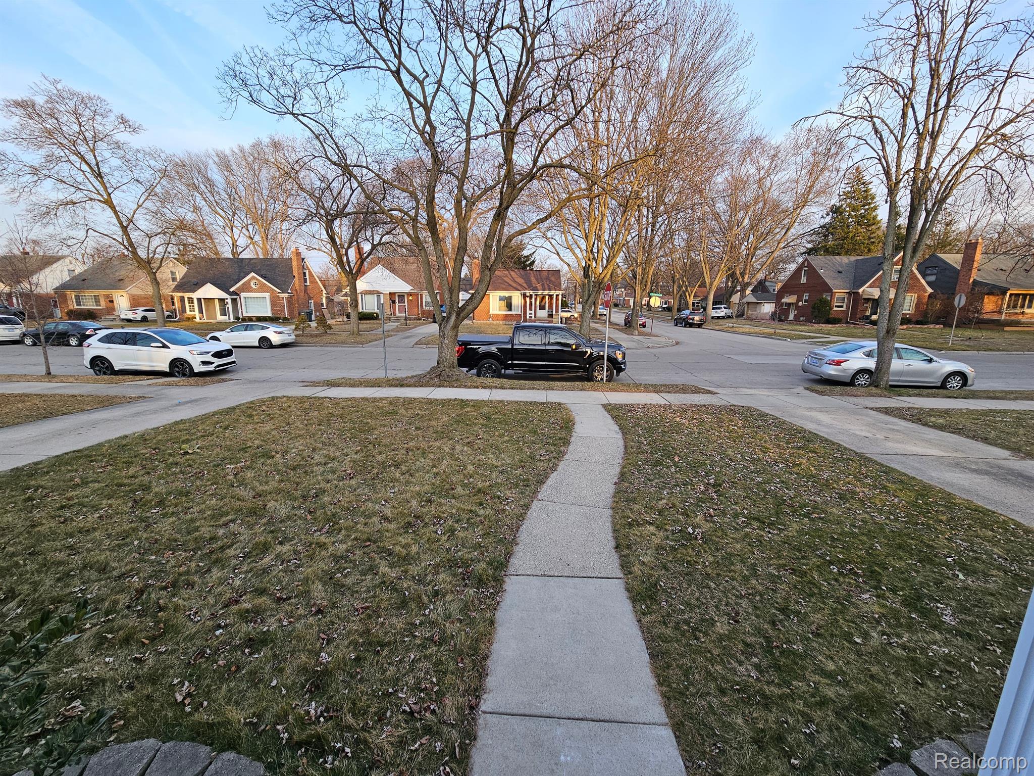 1501 N Silvery Lane Property Photo 8