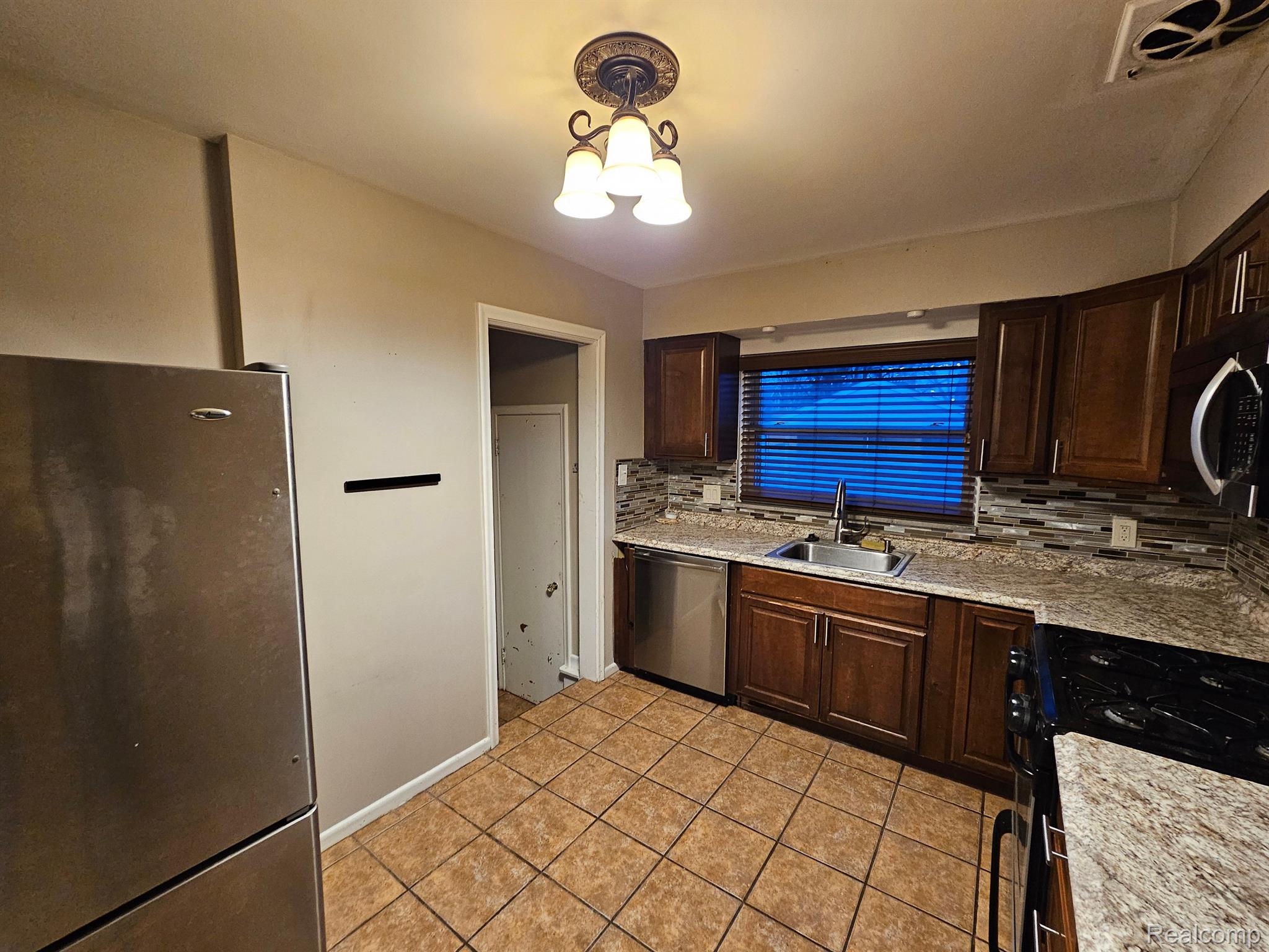 1501 N Silvery Lane Property Photo 15