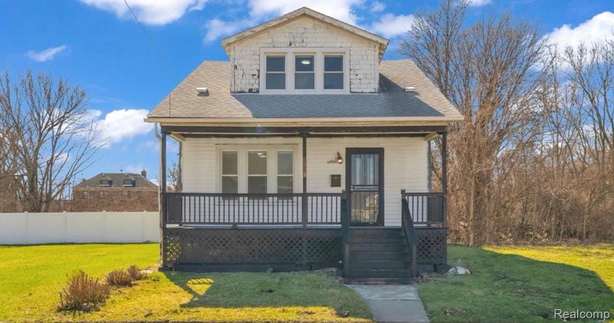 5573 Montclair Street Property Photo 1