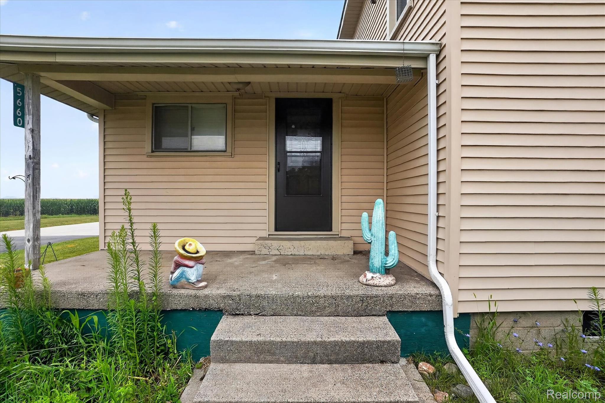 5660 Tittabawassee Road Property Photo 4