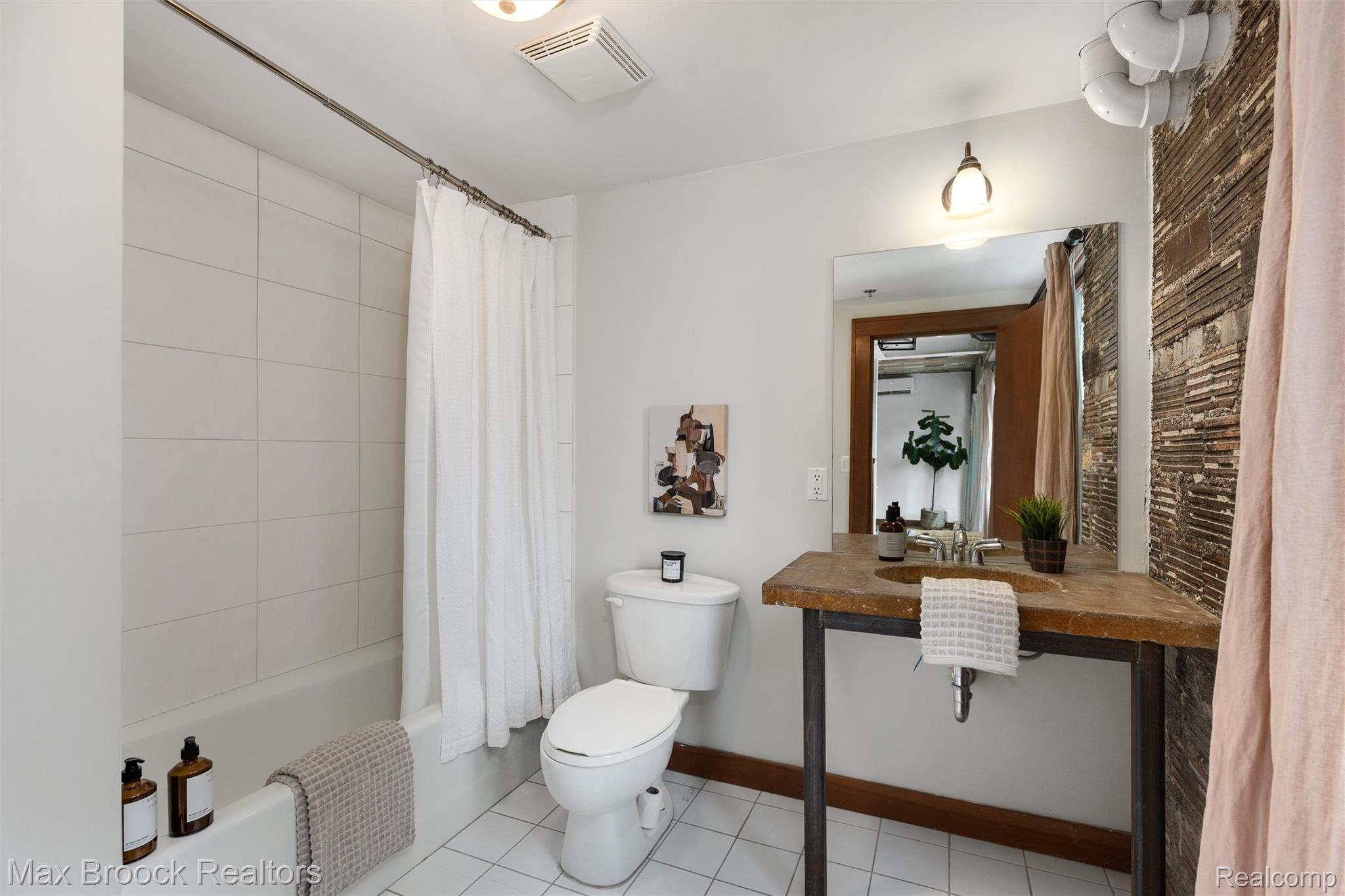 2915 John R Street 509 Property Photo 31