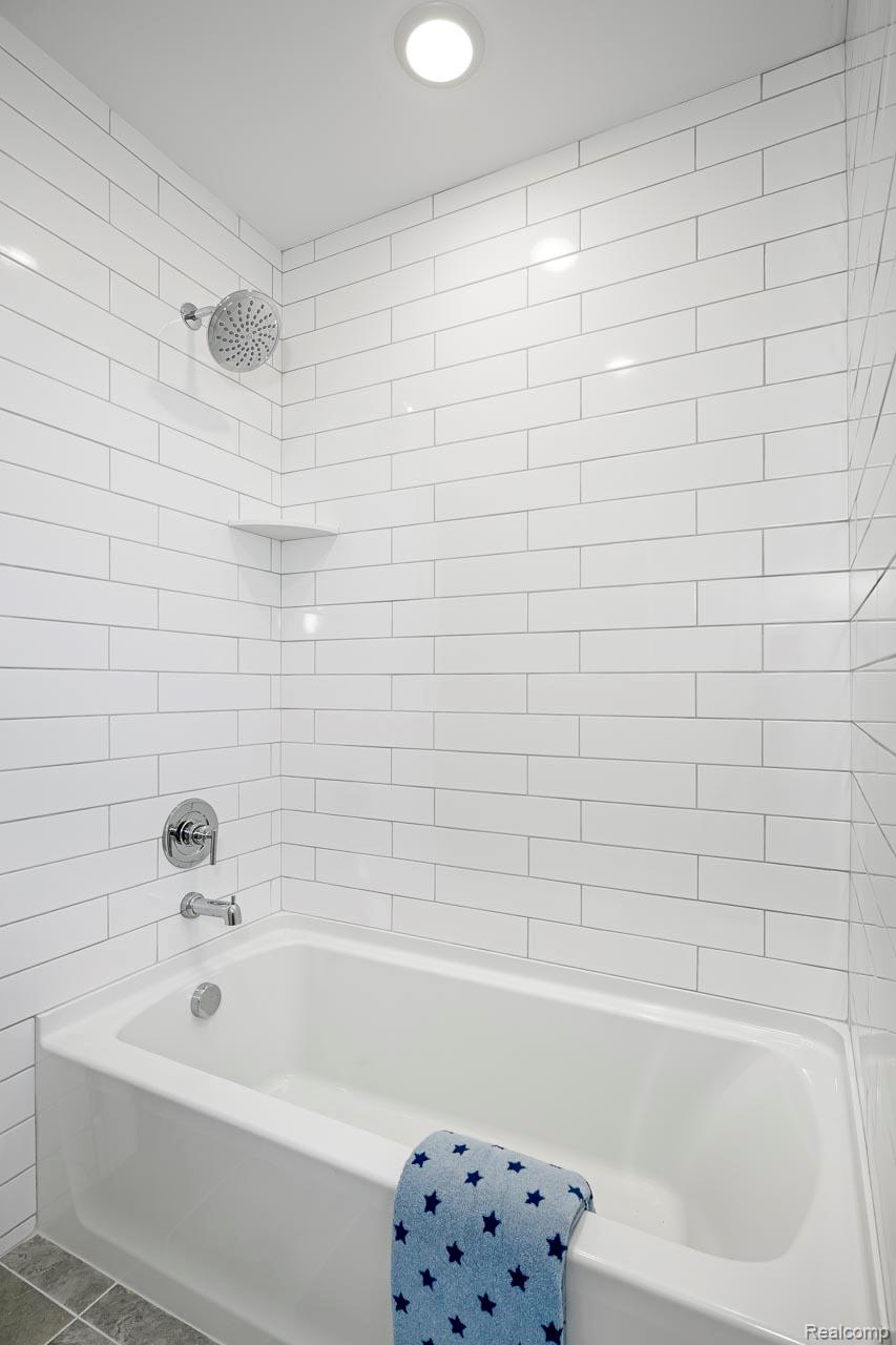 2400 Provencal Dr. Drive Property Photo 16