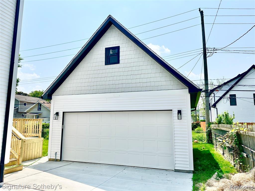 442 Ardmore Drive Property Photo 3