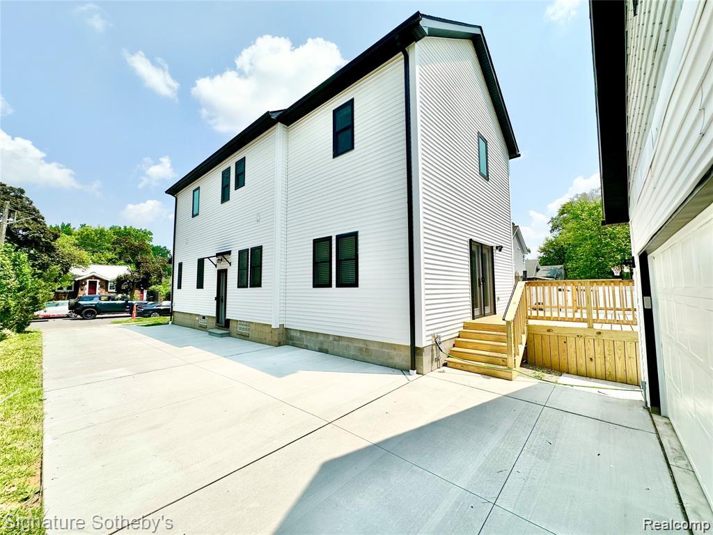 442 Ardmore Drive Property Photo 4