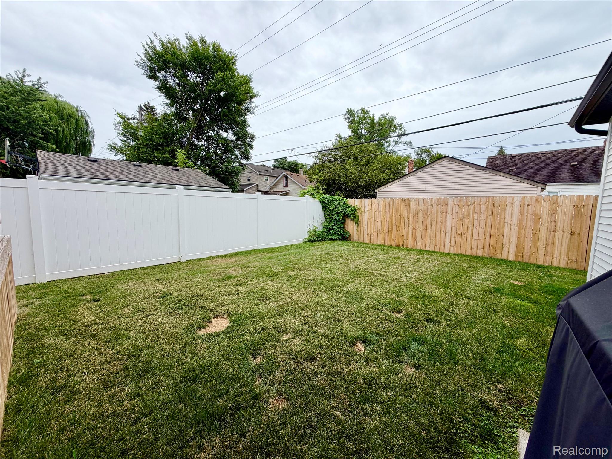 442 Ardmore Drive Property Photo 5