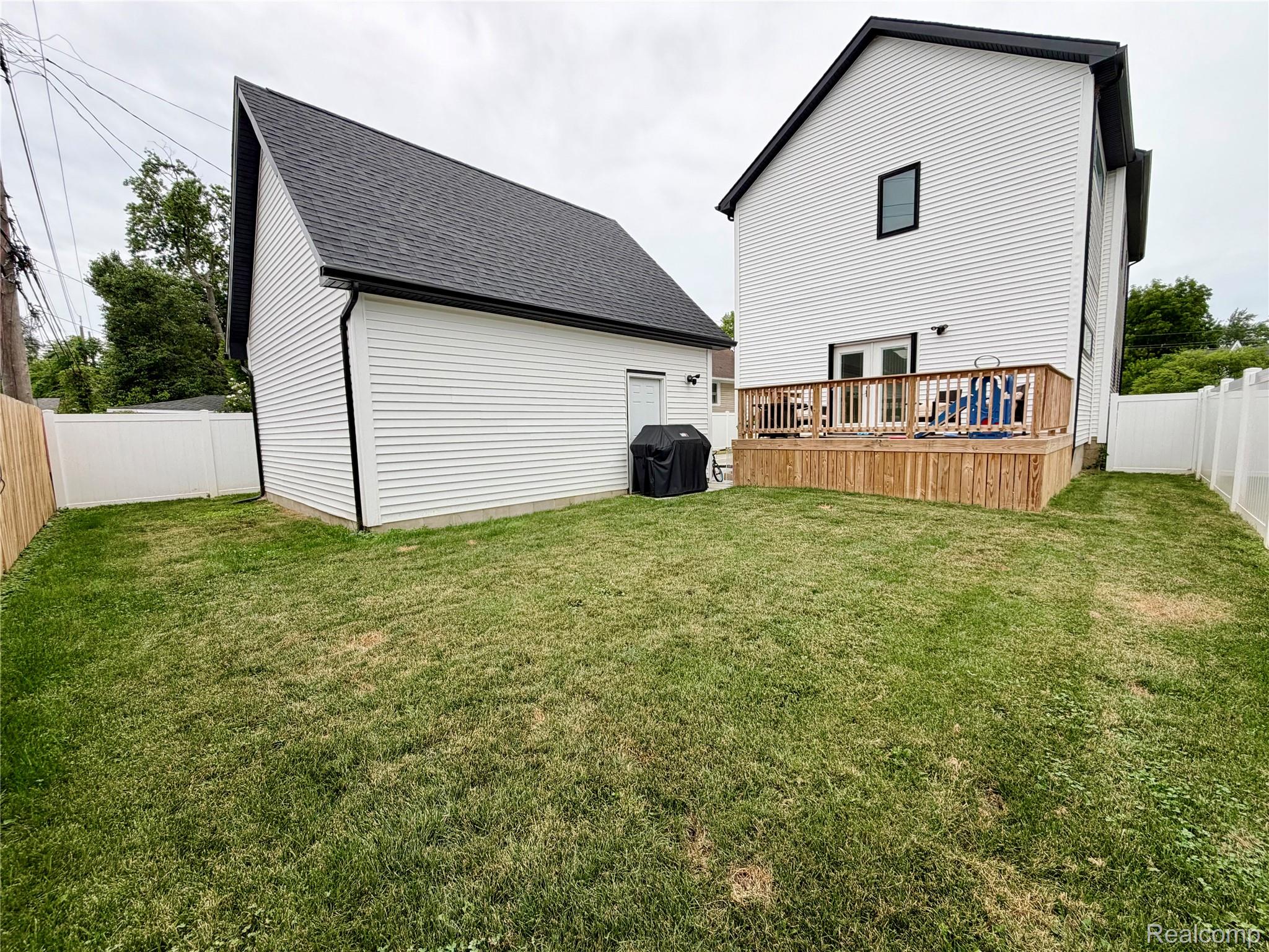 442 Ardmore Drive Property Photo 7
