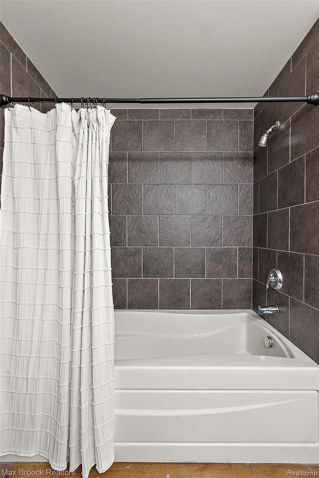 333 E Parent Avenue 41 Property Photo 17