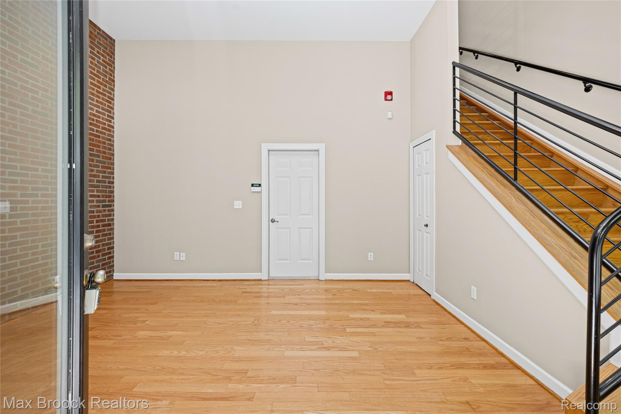 420 Lewis Court Property Photo 3