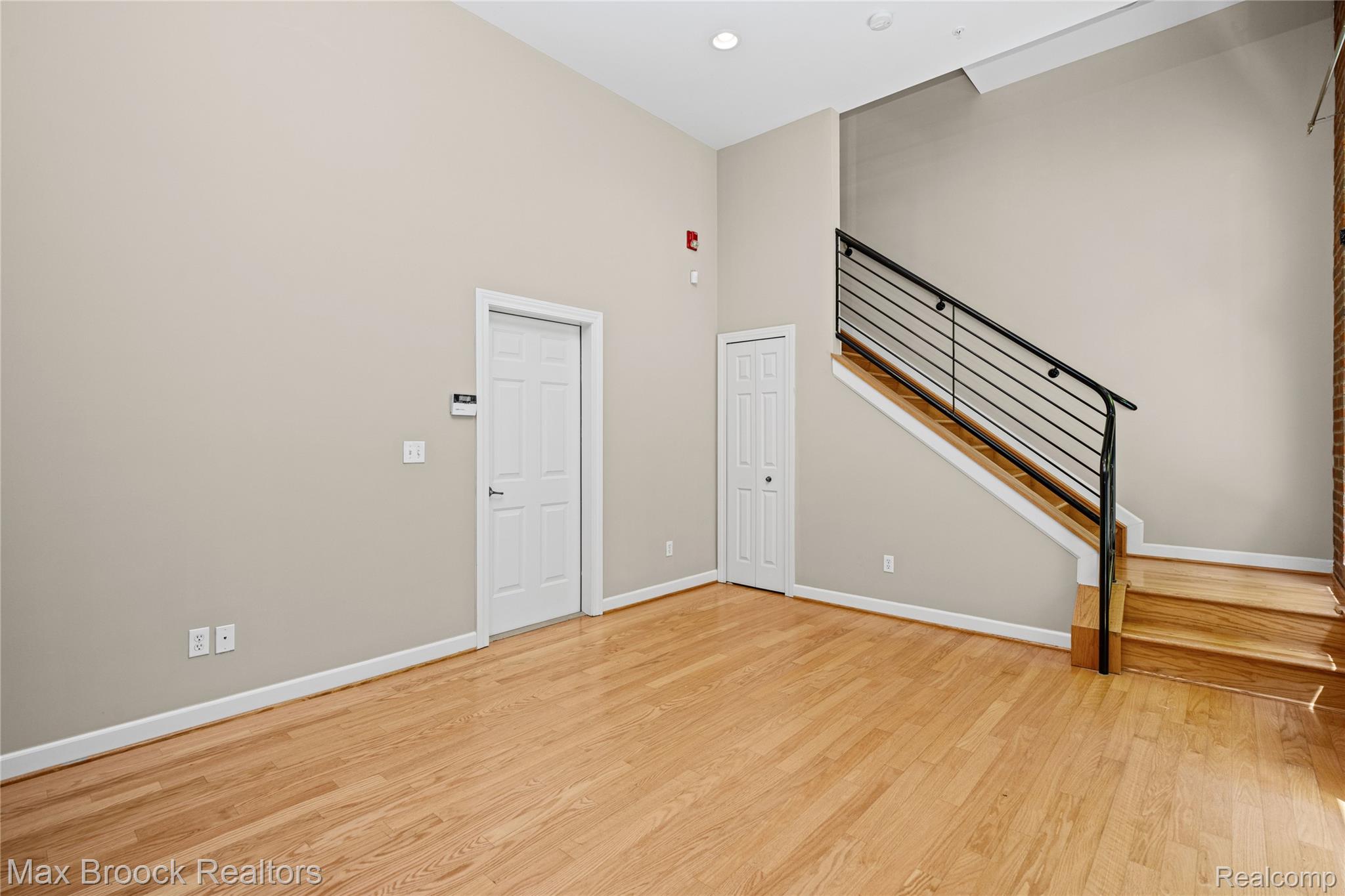 420 Lewis Court Property Photo 4